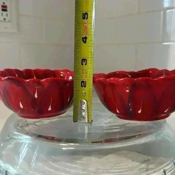 LG Dining Holiday Collection two poinsettia bowls - Picture 9 of 9